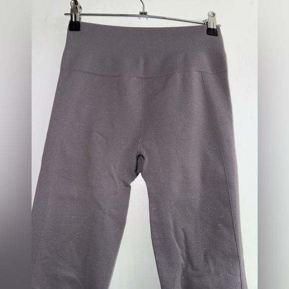 Lululemon seamless tight size 4 - Picture 3 of 7